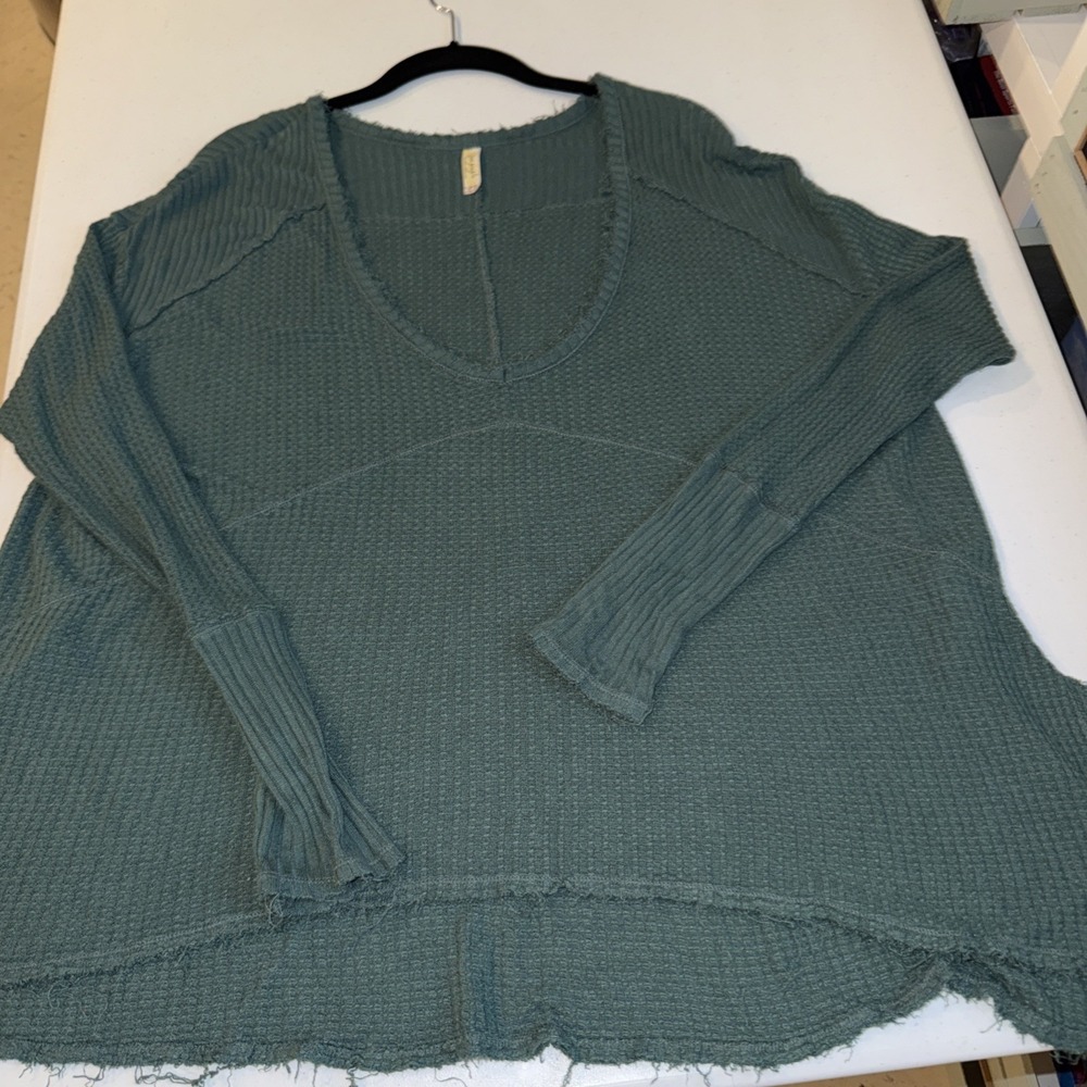 Free People Boho Medium Rag Top Green Raw Edge Oversized Slouchy‎ Soft Sexy